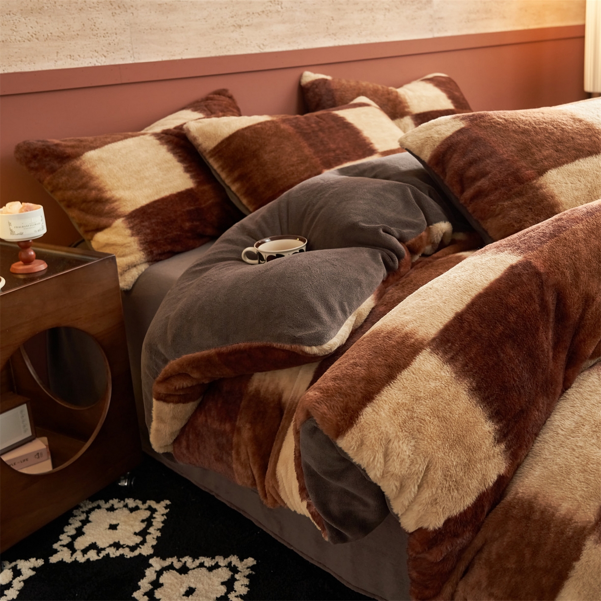 91家纺网 家纺一手货源 找家纺 金鹰 2025新款暖肤兔毛绒四件套牛奶绒四件套 格调