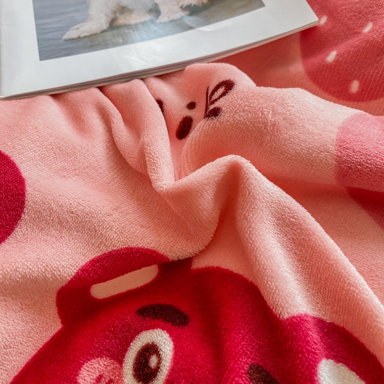 91家纺网 家纺一手货源 找家纺 梵克保罗 2025新款A类高克重牛奶绒印花四件套（包含买家秀） 莓果熊粉