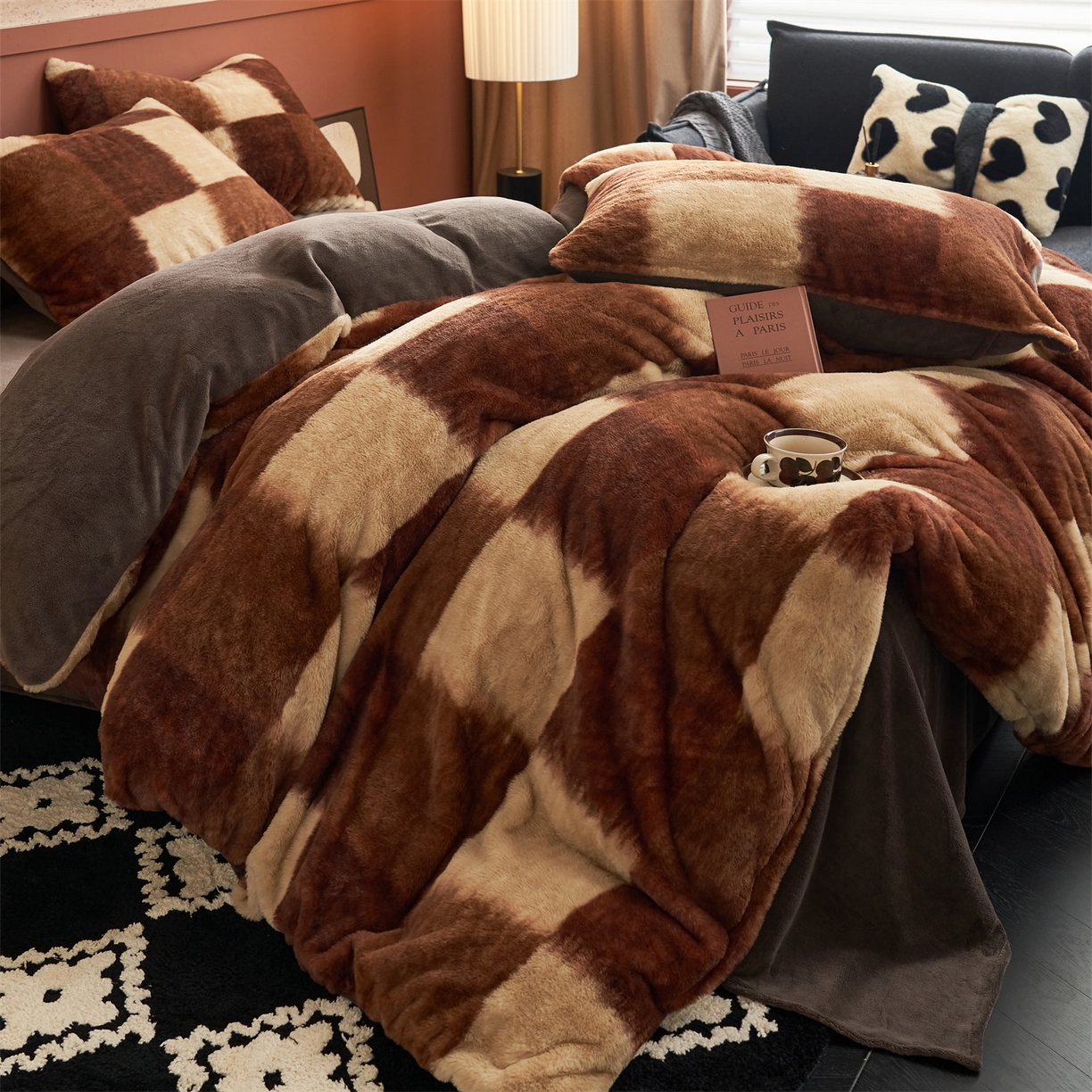 91家纺网 家纺一手货源 找家纺 金鹰 2025新款暖肤兔毛绒四件套牛奶绒四件套 格调