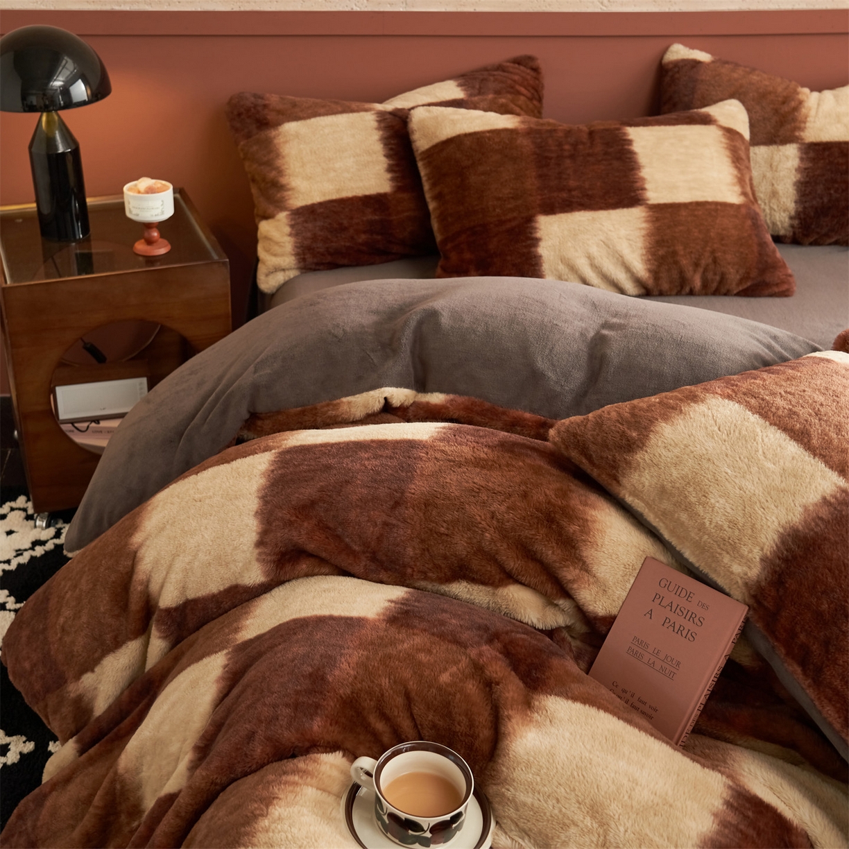 91家纺网 家纺一手货源 找家纺 金鹰 2025新款暖肤兔毛绒四件套牛奶绒四件套 格调