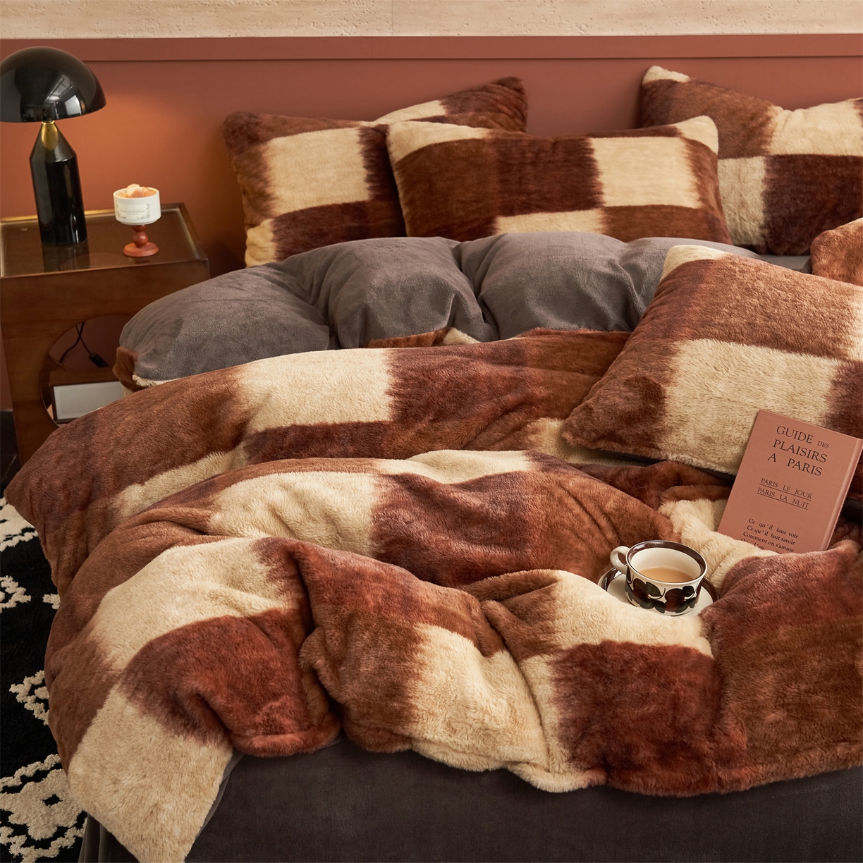 91家纺网 家纺一手货源 找家纺 金鹰 2025新款暖肤兔毛绒四件套牛奶绒四件套 格调