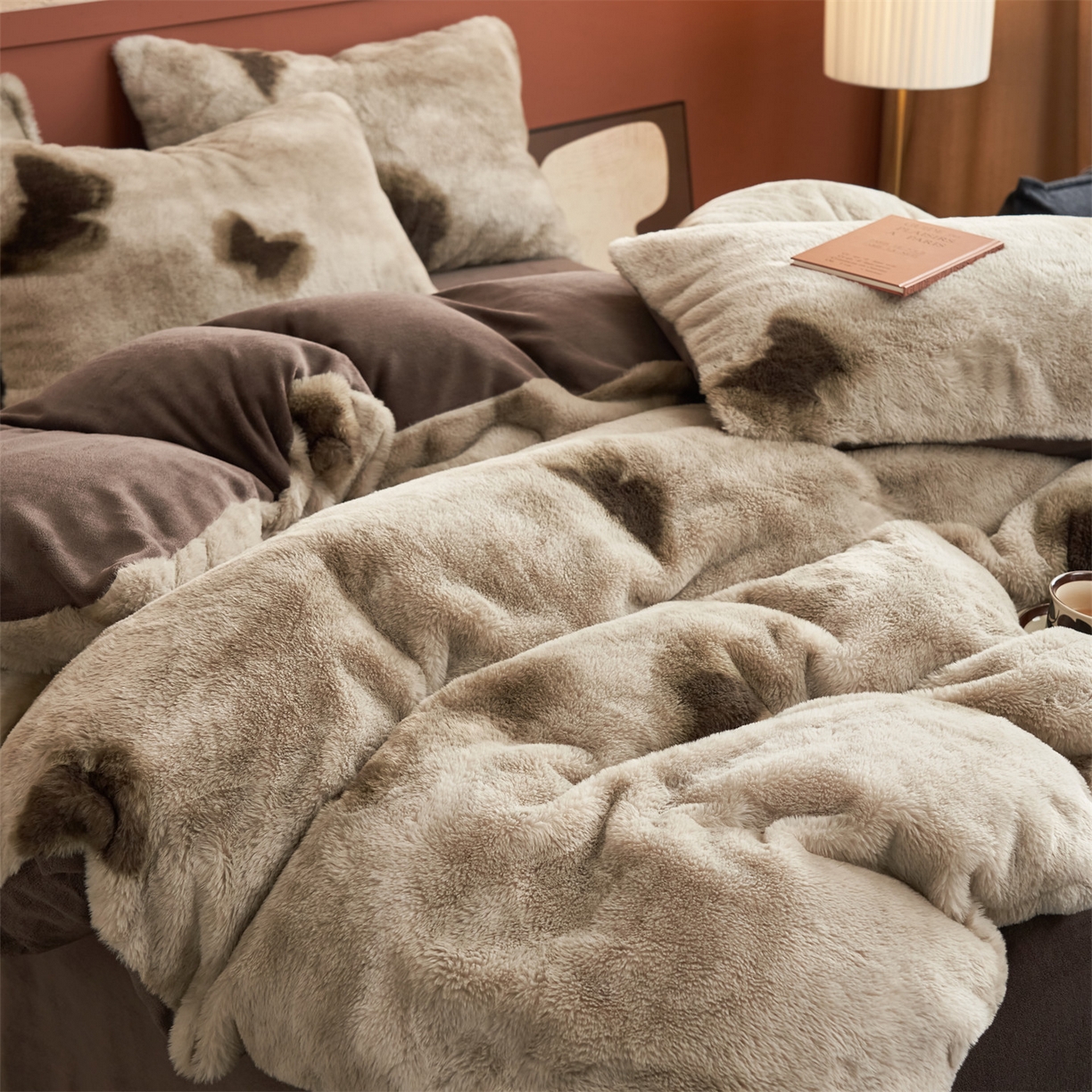 91家纺网 家纺一手货源 找家纺 金鹰 2025新款暖肤兔毛绒四件套牛奶绒四件套 蝴蝶