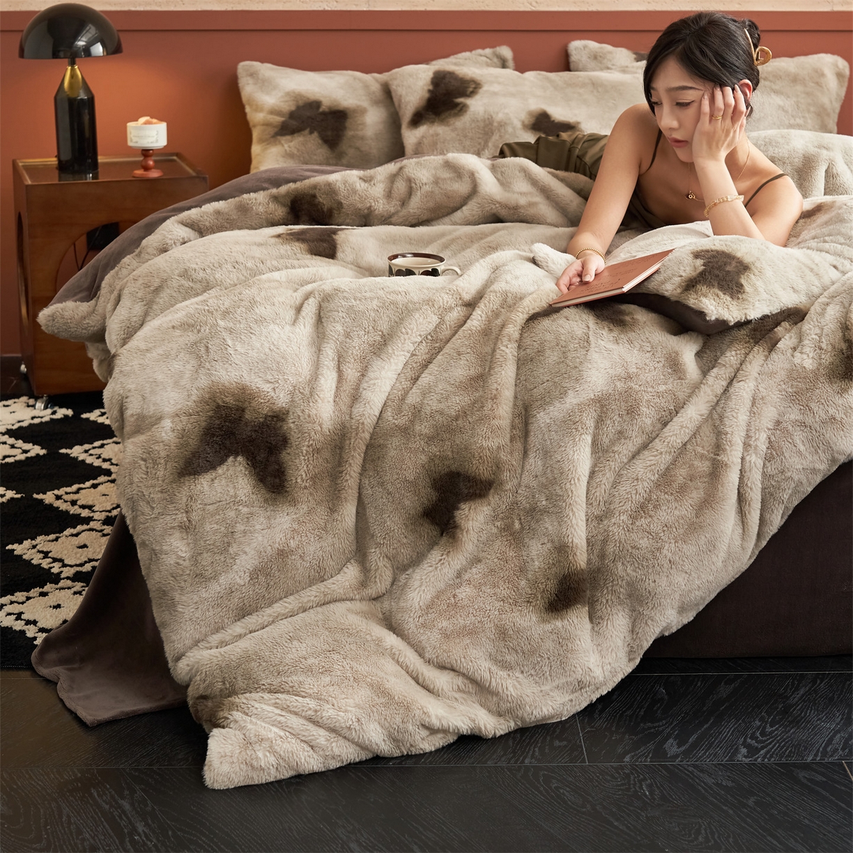 91家纺网 家纺一手货源 找家纺 金鹰 2025新款暖肤兔毛绒四件套牛奶绒四件套 蝴蝶