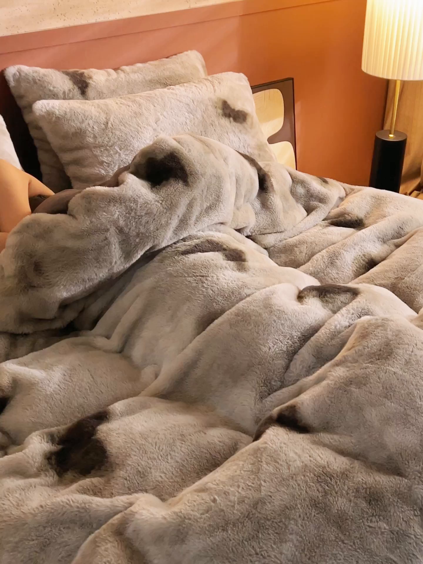 91家纺网 家纺一手货源 找家纺 金鹰 2025新款暖肤兔毛绒四件套牛奶绒四件套 蝴蝶