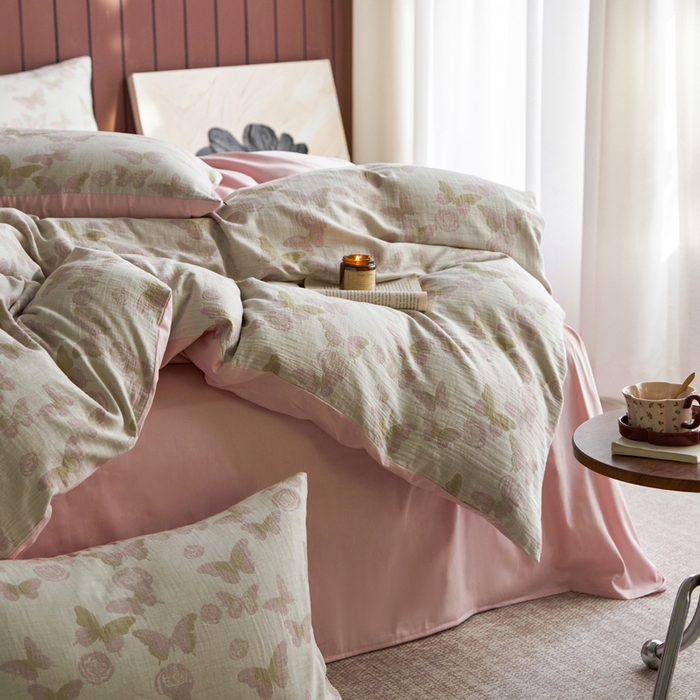 91家纺网 家纺一手货源 找家纺 宜代光年 2025新款彩色色织大提花纱布四件套 蝶舞-粉