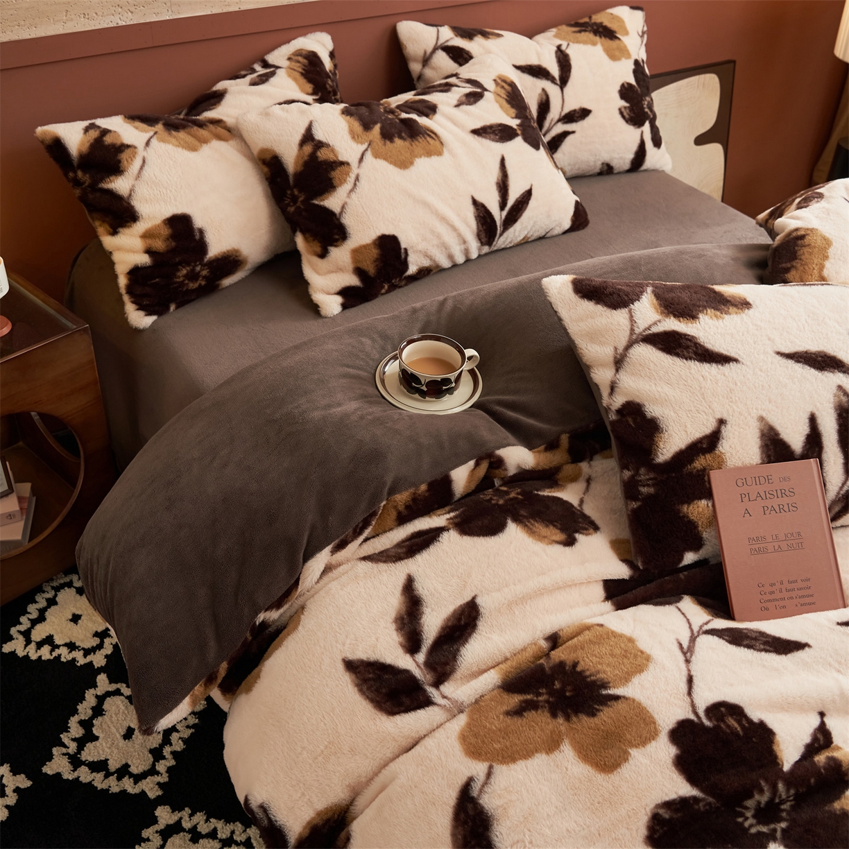 91家纺网 家纺一手货源 找家纺 金鹰 2025新款暖肤兔毛绒四件套牛奶绒四件套 花韵