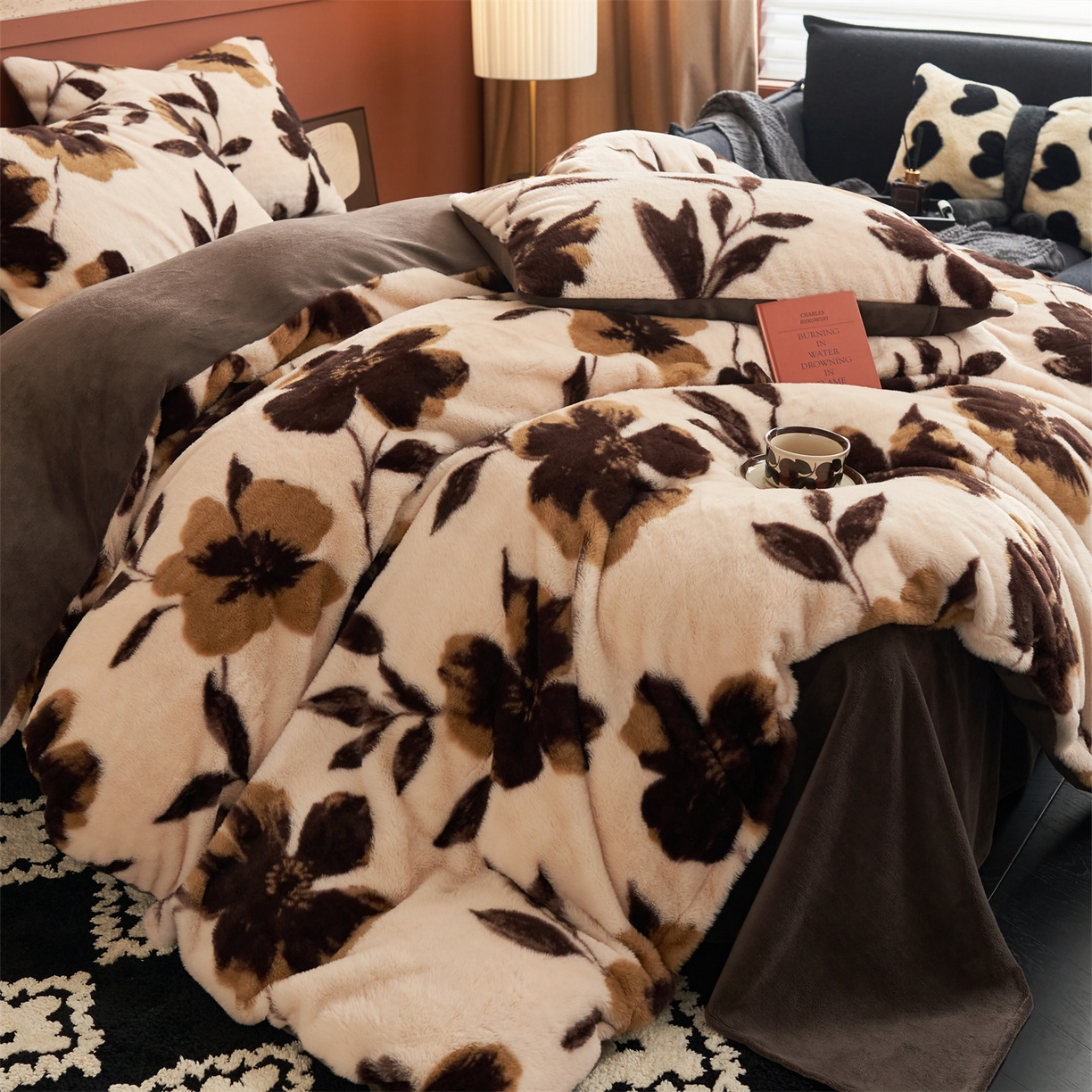 91家纺网 家纺一手货源 找家纺 金鹰 2025新款暖肤兔毛绒四件套牛奶绒四件套 花韵