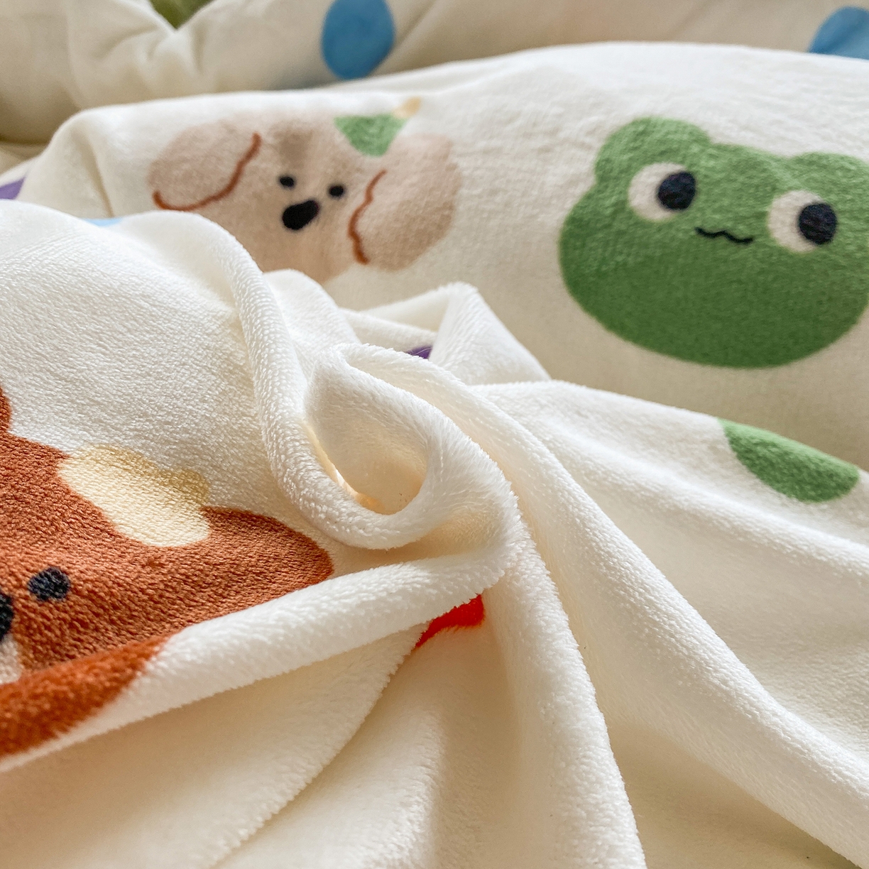 91家纺网 家纺一手货源 找家纺 梵克保罗 2025新款A类高克重牛奶绒印花四件套（包含买家秀） 童年米白