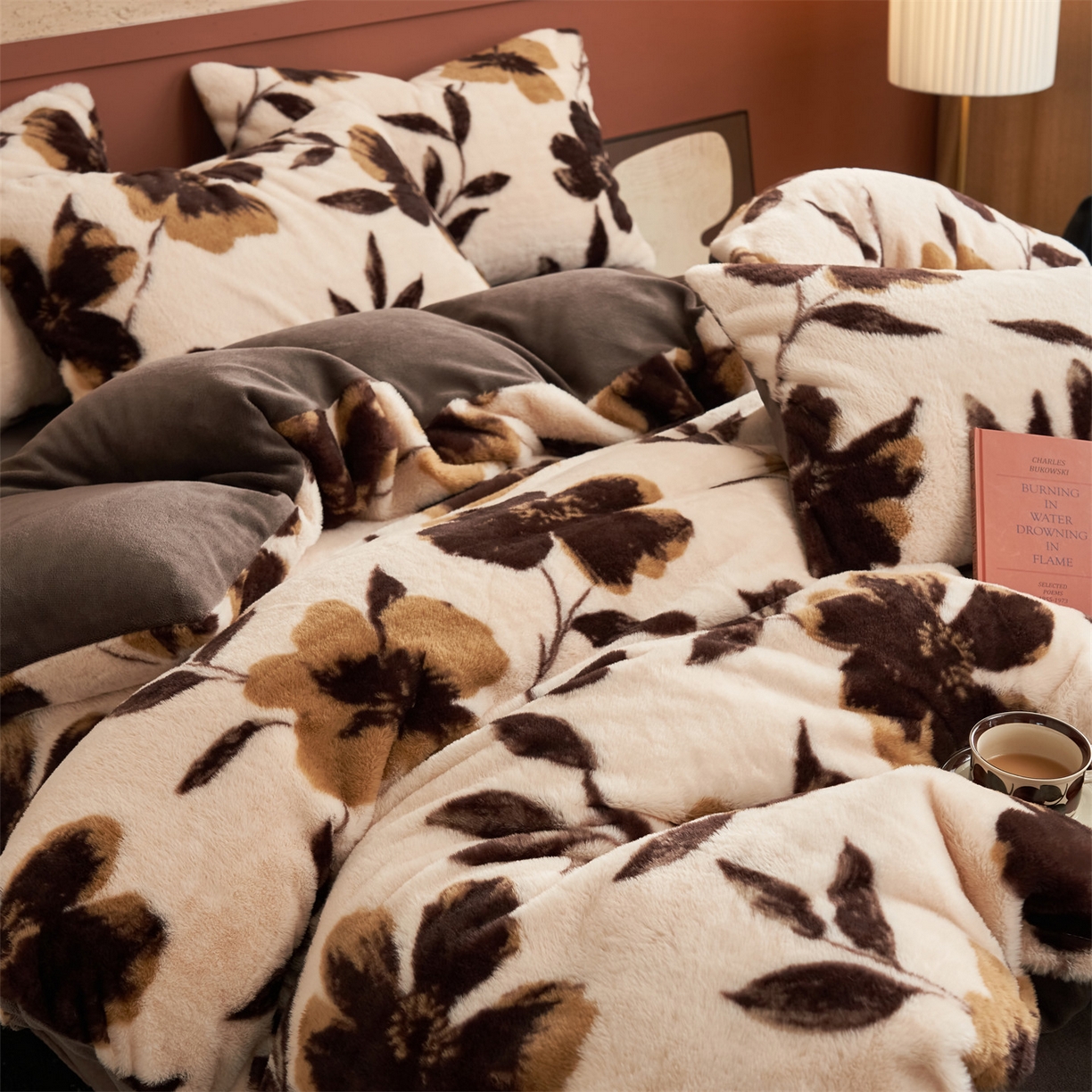 91家纺网 家纺一手货源 找家纺 金鹰 2025新款暖肤兔毛绒四件套牛奶绒四件套 花韵