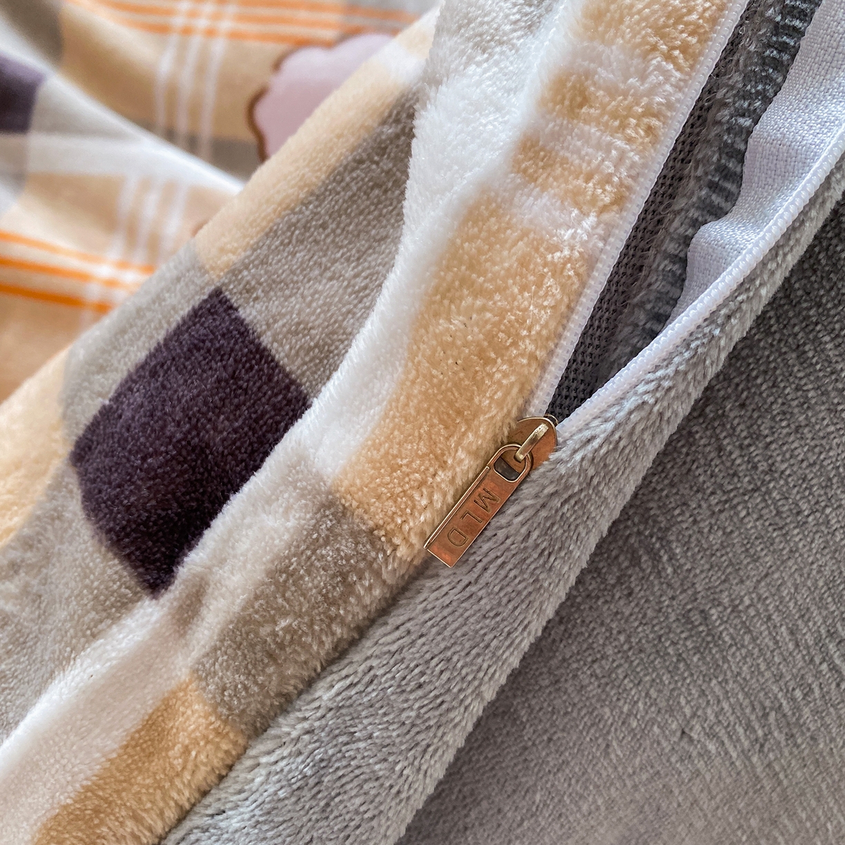 91家纺网 家纺一手货源 找家纺 梵克保罗 2025新款A类高克重牛奶绒印花四件套（包含买家秀） 顽皮狗咖