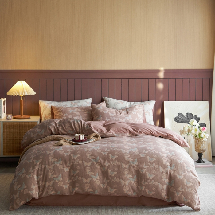 91家纺网 家纺一手货源 找家纺 宜代光年 2025新款彩色色织大提花纱布四件套 蝶舞-咖