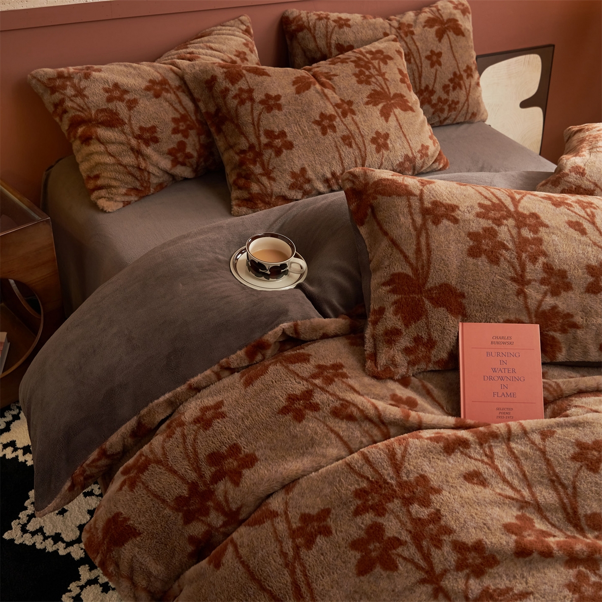 91家纺网 家纺一手货源 找家纺 金鹰 2025新款暖肤兔毛绒四件套牛奶绒四件套 秋恋