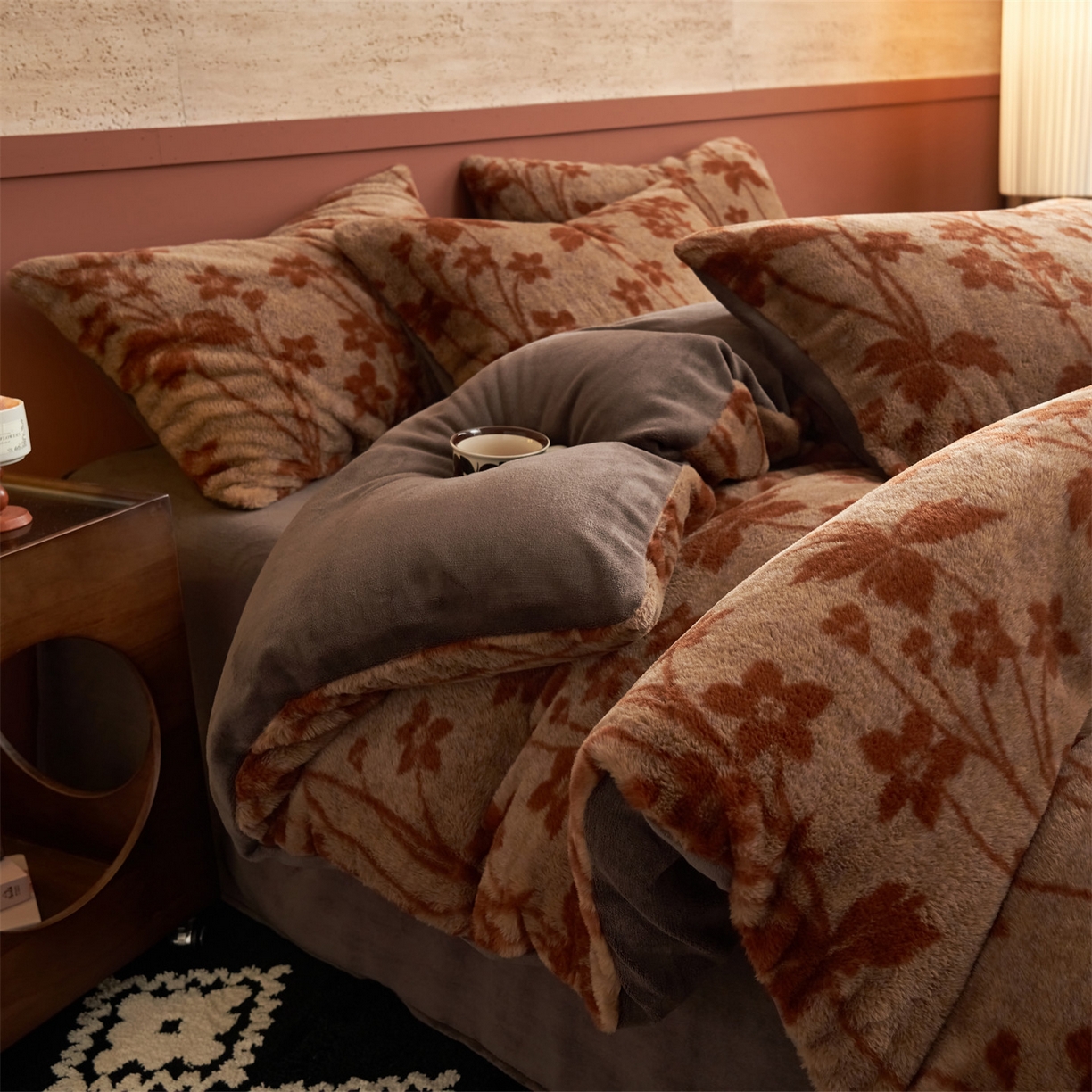 91家纺网 家纺一手货源 找家纺 金鹰 2025新款暖肤兔毛绒四件套牛奶绒四件套 秋恋