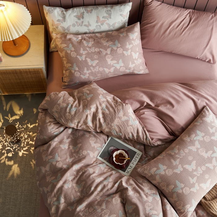 91家纺网 家纺一手货源 找家纺 宜代光年 2025新款彩色色织大提花纱布四件套 蝶舞-咖