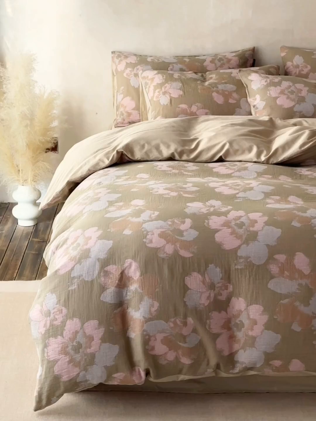 91家纺网 家纺一手货源 找家纺 宜代光年 2025新款彩色色织大提花纱布四件套 蝶舞-咖