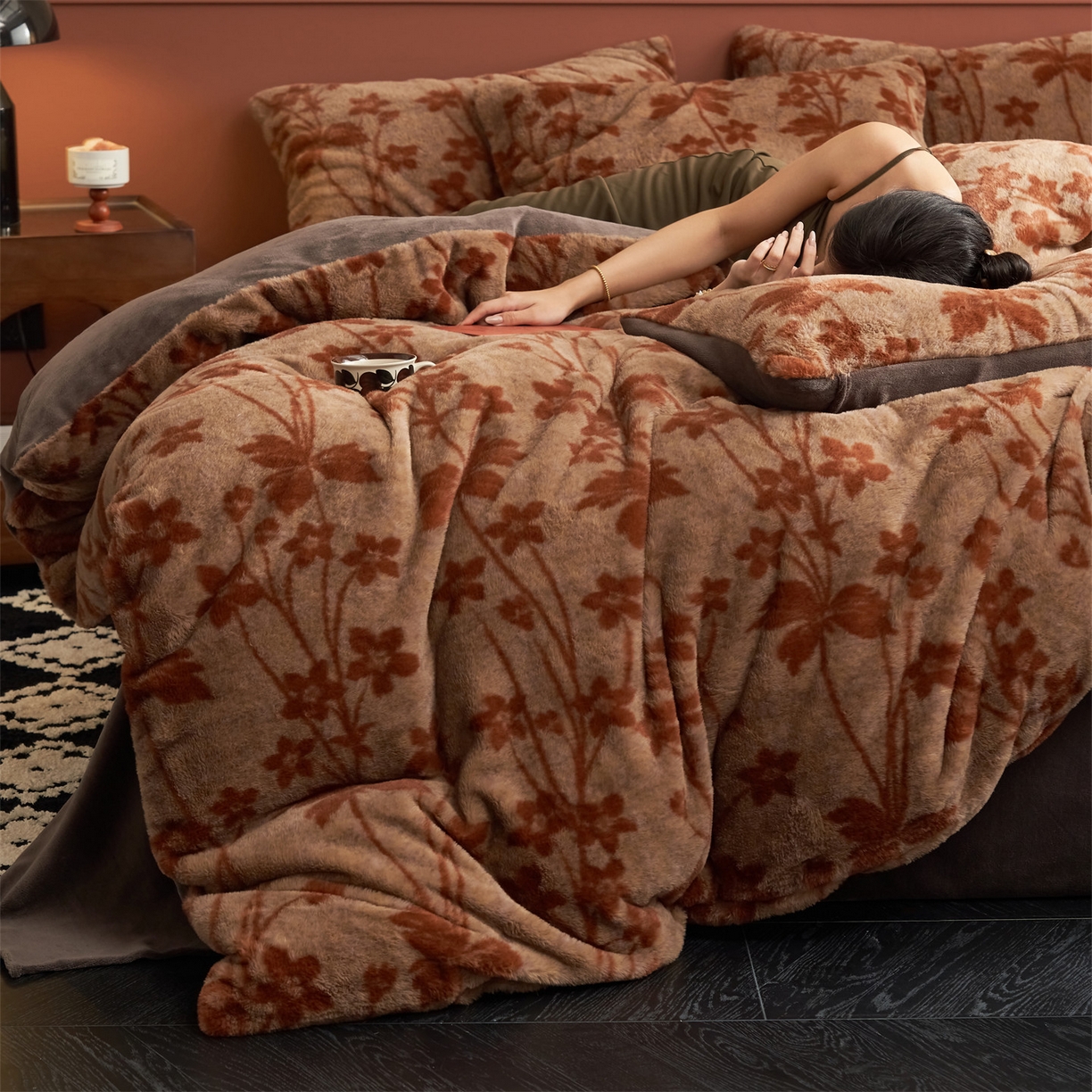 91家纺网 家纺一手货源 找家纺 金鹰 2025新款暖肤兔毛绒四件套牛奶绒四件套 秋恋