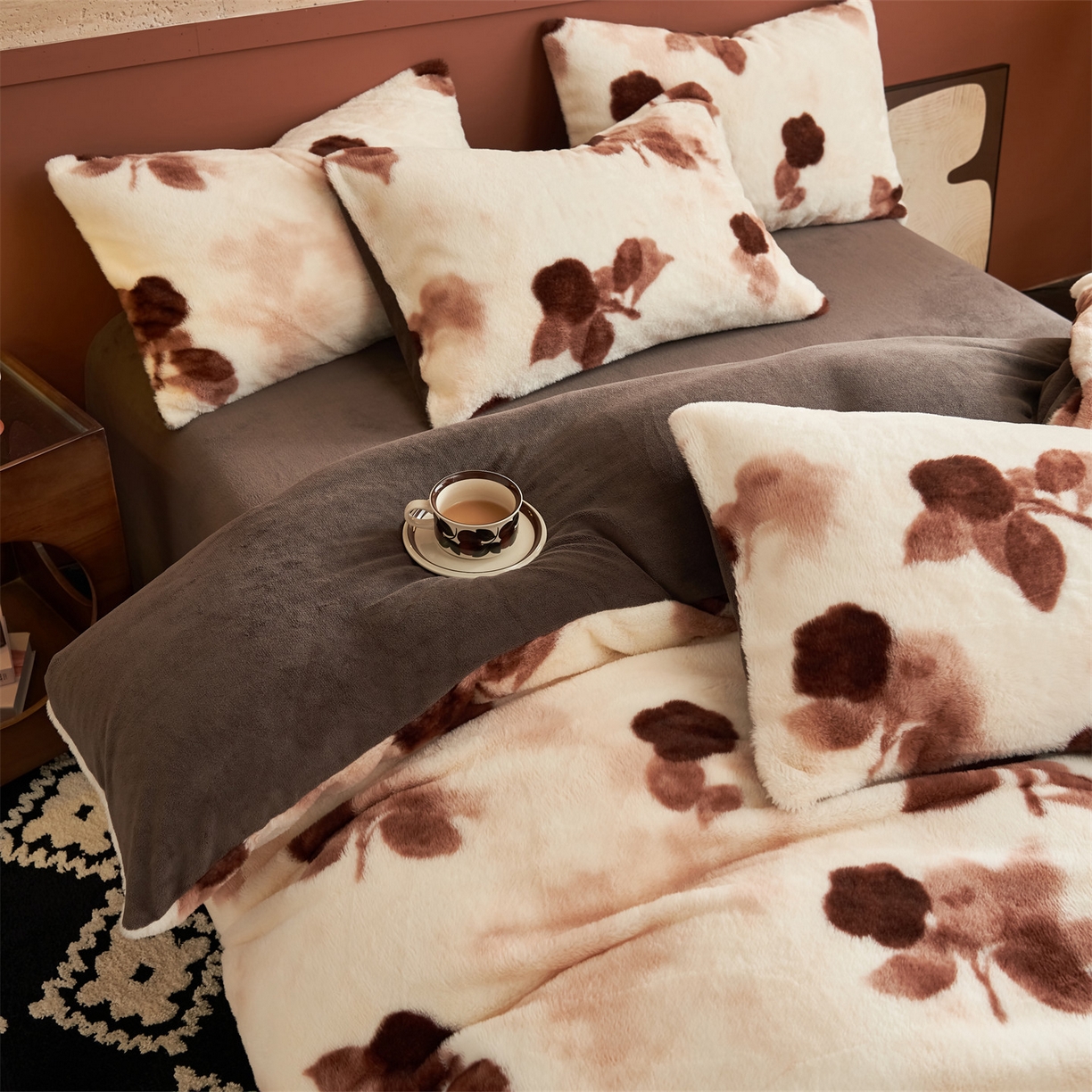 91家纺网 家纺一手货源 找家纺 金鹰 2025新款暖肤兔毛绒四件套牛奶绒四件套 悠悠花语