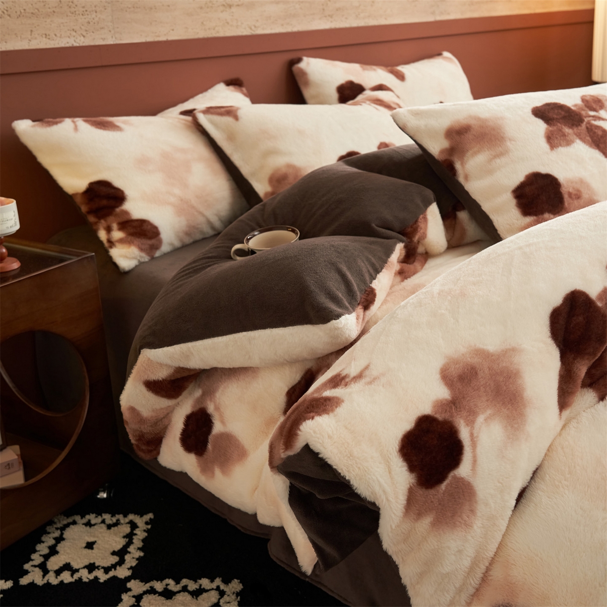 91家纺网 家纺一手货源 找家纺 金鹰 2025新款暖肤兔毛绒四件套牛奶绒四件套 悠悠花语