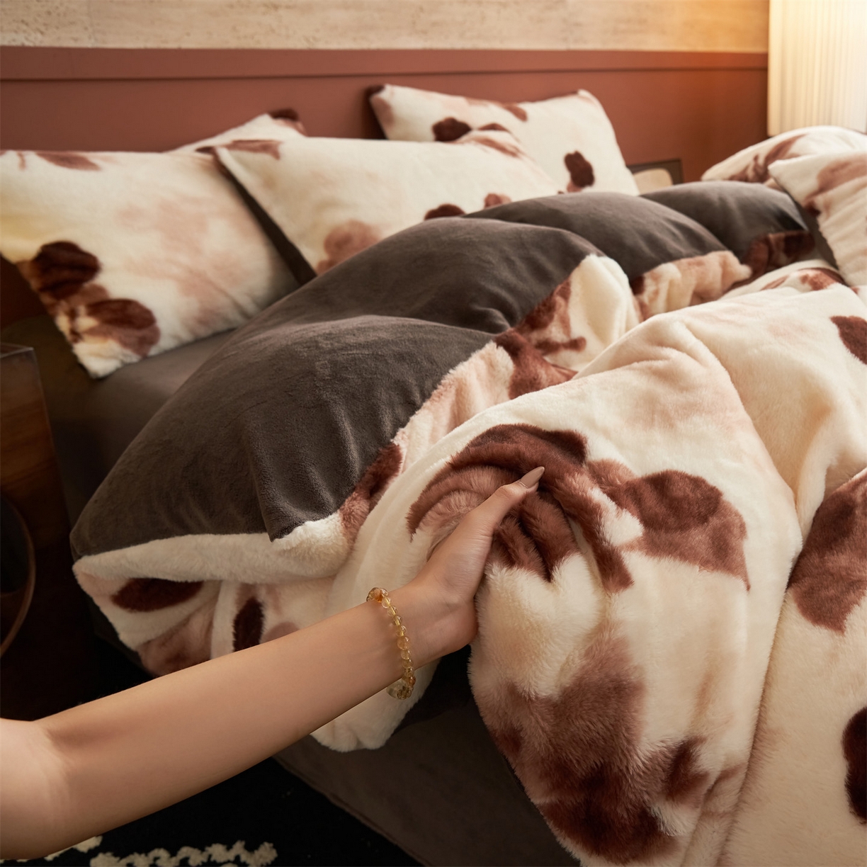 91家纺网 家纺一手货源 找家纺 金鹰 2025新款暖肤兔毛绒四件套牛奶绒四件套 悠悠花语