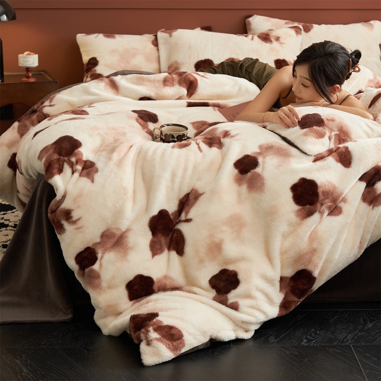 91家纺网 家纺一手货源 找家纺 金鹰 2025新款暖肤兔毛绒四件套牛奶绒四件套 悠悠花语