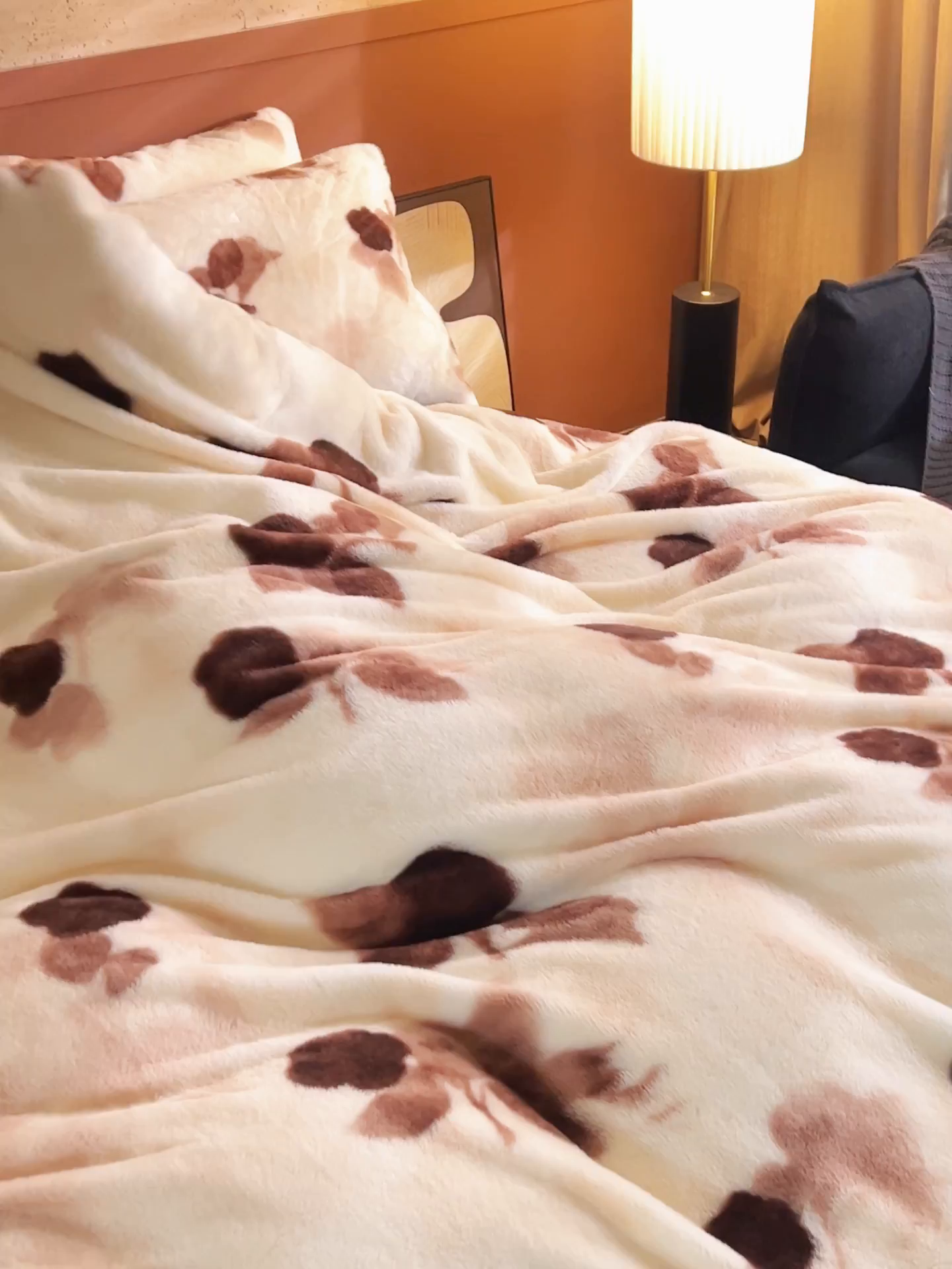 91家纺网 家纺一手货源 找家纺 金鹰 2025新款暖肤兔毛绒四件套牛奶绒四件套 悠悠花语