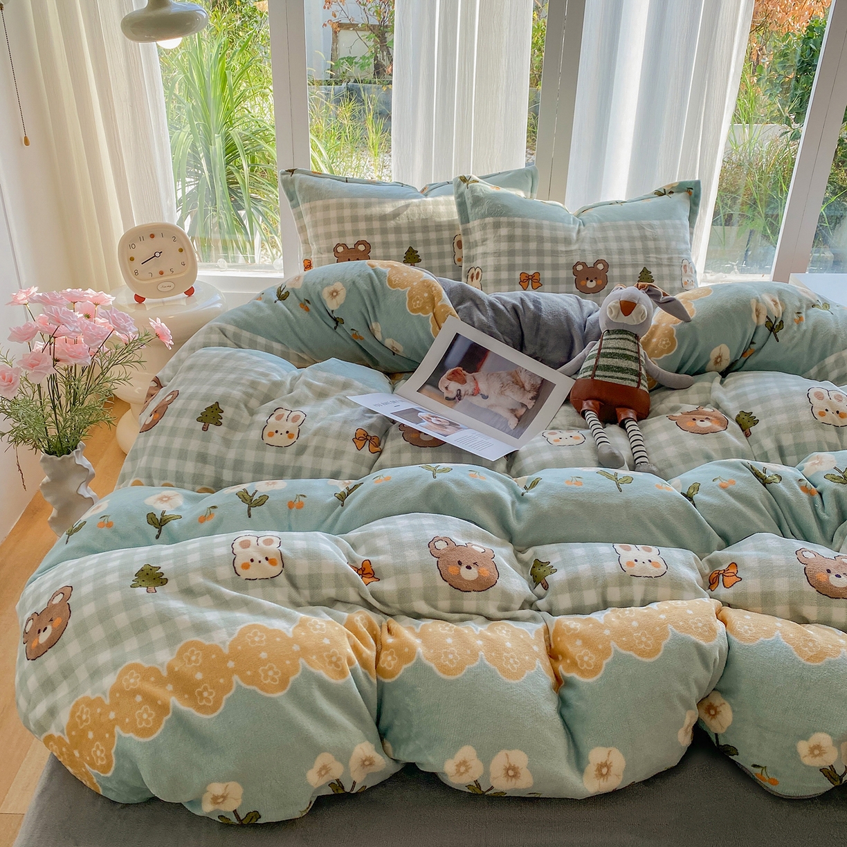 91家纺网 家纺一手货源 找家纺 梵克保罗 2025新款A类高克重牛奶绒印花四件套（包含买家秀） 熊兔花园兰