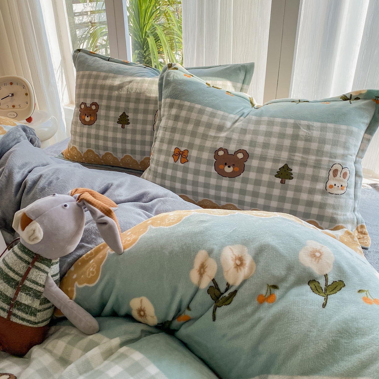 91家纺网 家纺一手货源 找家纺 梵克保罗 2025新款A类高克重牛奶绒印花四件套（包含买家秀） 熊兔花园兰