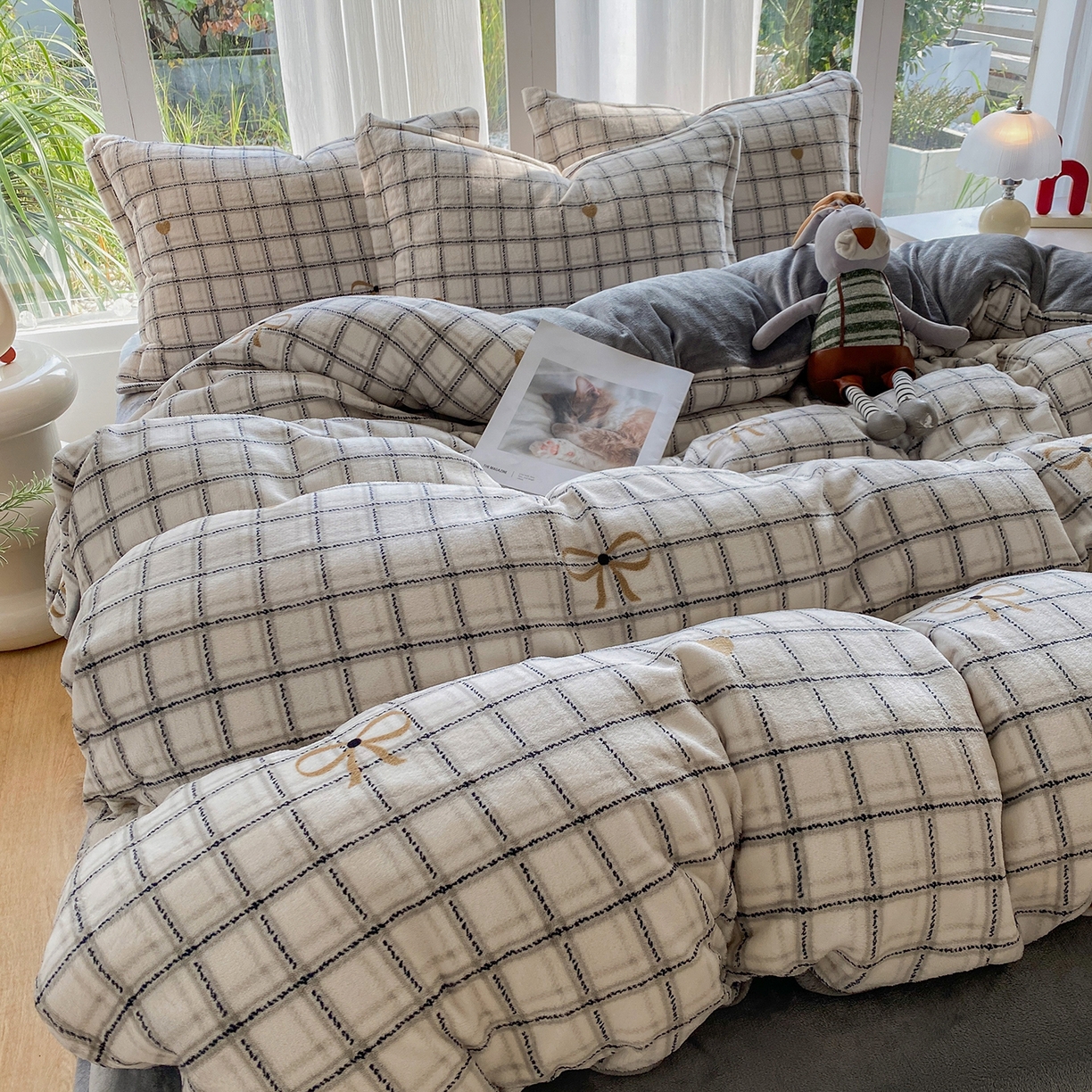 91家纺网 家纺一手货源 找家纺 梵克保罗 2025新款A类高克重牛奶绒印花四件套（包含买家秀） 一见倾心米白