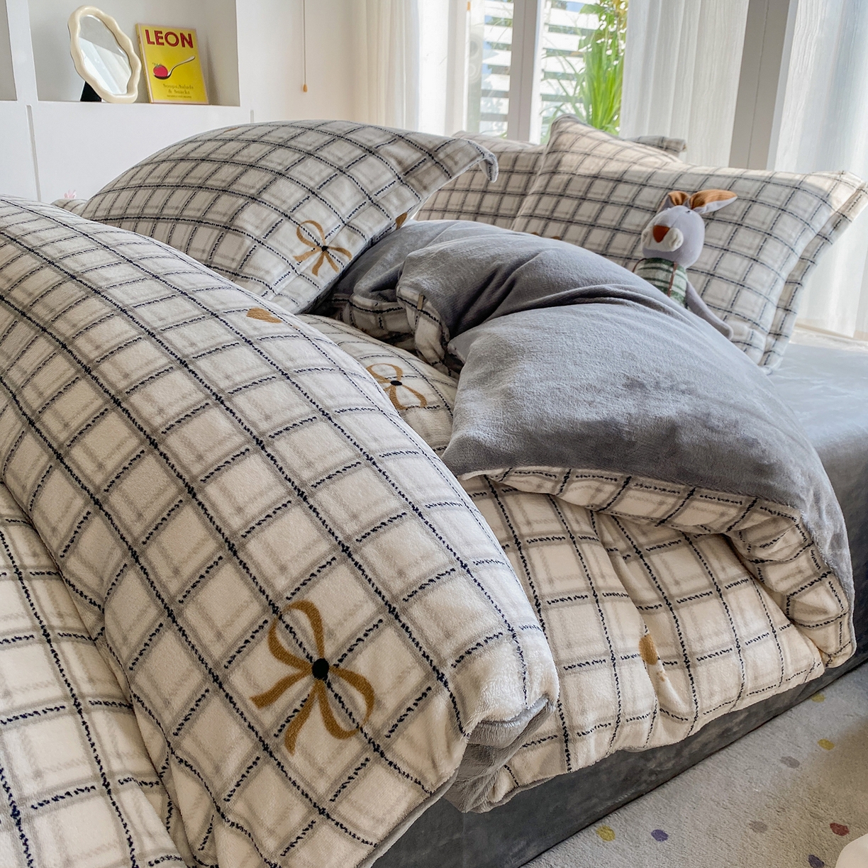 91家纺网 家纺一手货源 找家纺 梵克保罗 2025新款A类高克重牛奶绒印花四件套（包含买家秀） 一见倾心米白