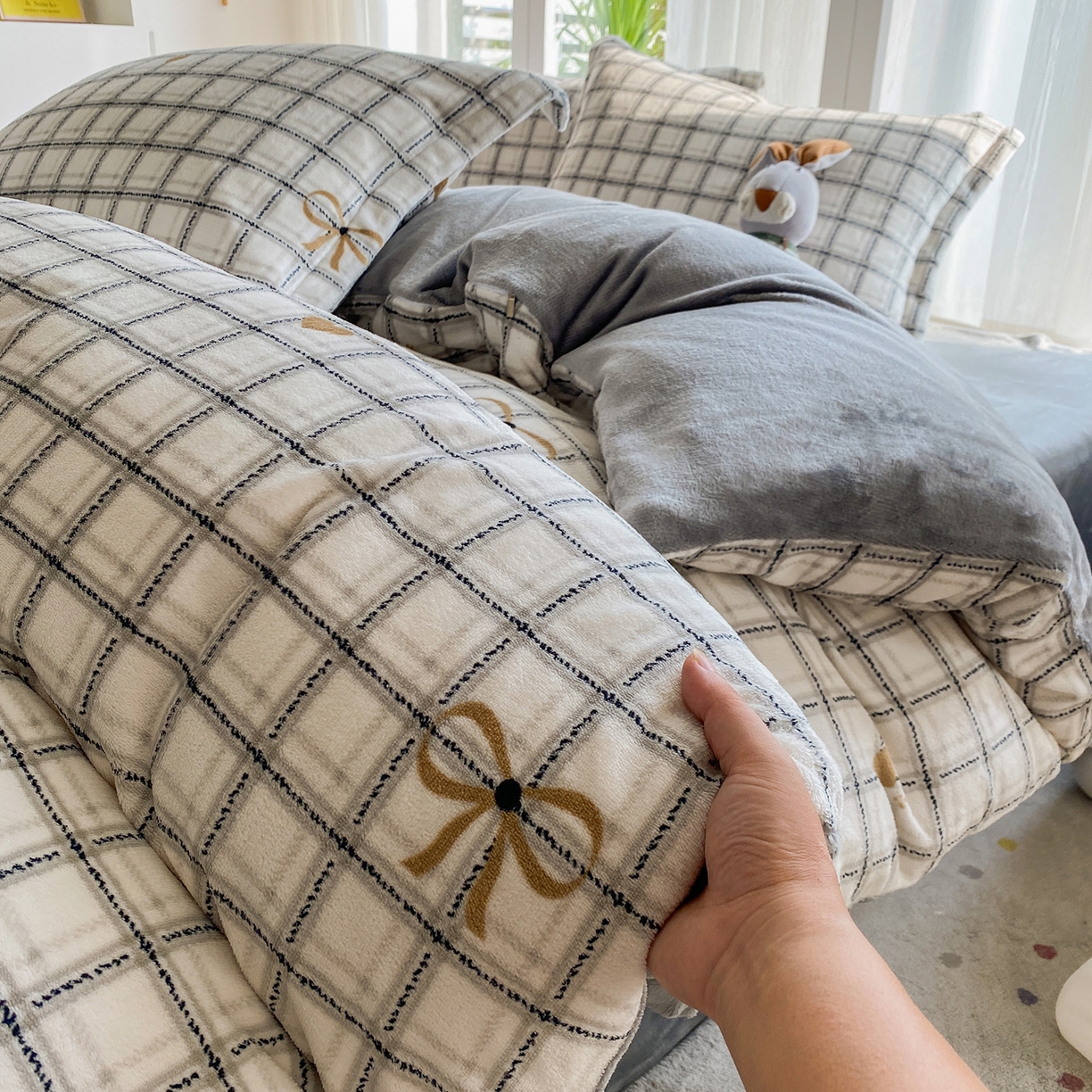 91家纺网 家纺一手货源 找家纺 梵克保罗 2025新款A类高克重牛奶绒印花四件套（包含买家秀） 一见倾心米白