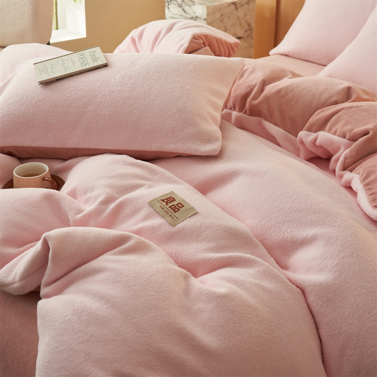 91家纺网 家纺一手货源 找家纺 金鹰 2025新款羊驼绒牛奶绒四件套加厚保暖绒套件被套 羊驼绒-粉色