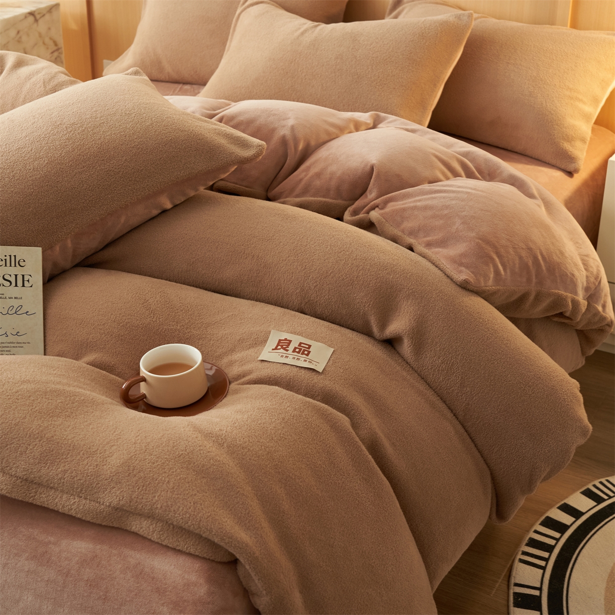 91家纺网 家纺一手货源 找家纺 金鹰 2025新款羊驼绒牛奶绒四件套加厚保暖绒套件被套 羊驼绒-咖啡