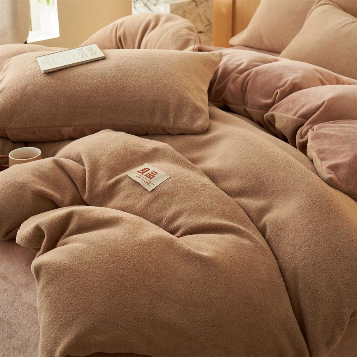 91家纺网 家纺一手货源 找家纺 金鹰 2025新款羊驼绒牛奶绒四件套加厚保暖绒套件被套 羊驼绒-咖啡