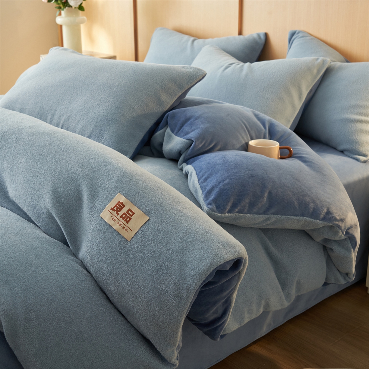91家纺网 家纺一手货源 找家纺 金鹰 2025新款羊驼绒牛奶绒四件套加厚保暖绒套件被套 羊驼绒-蓝色
