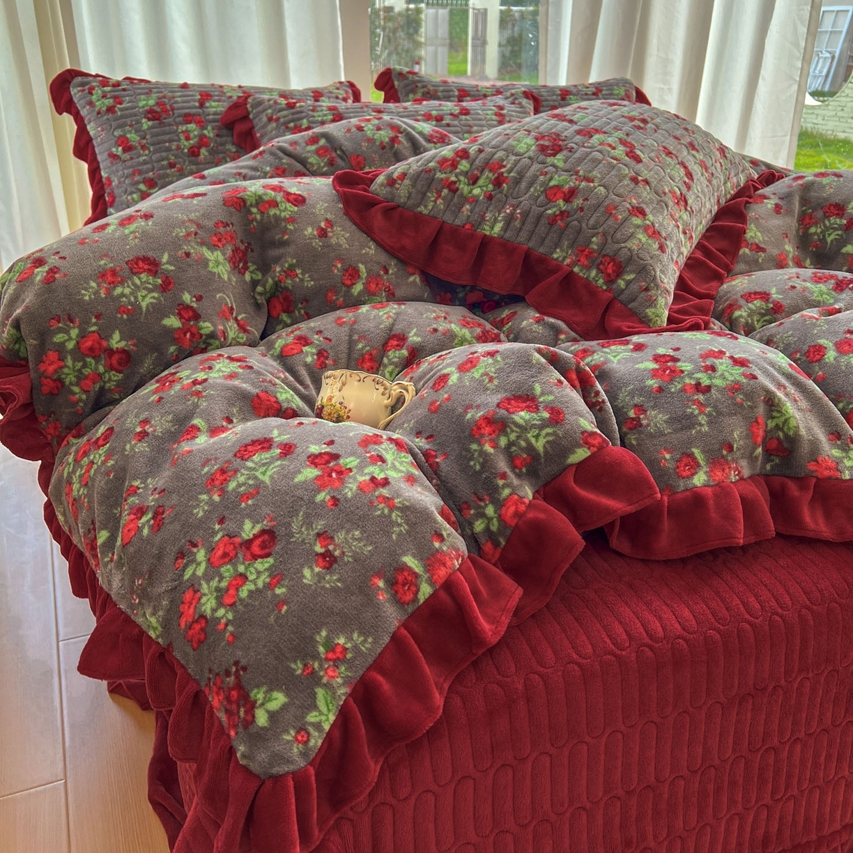 91家纺网 家纺一手货源 找家纺 （总）美梦家纺 2025新款花边牛奶绒床盖四件套