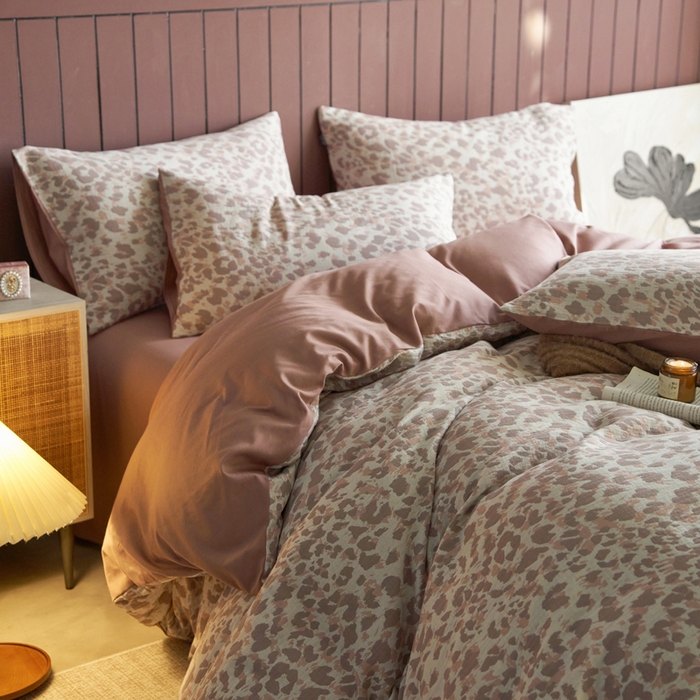 宜代光年 2025新款彩色色织大提花纱布四件套 弥初-红