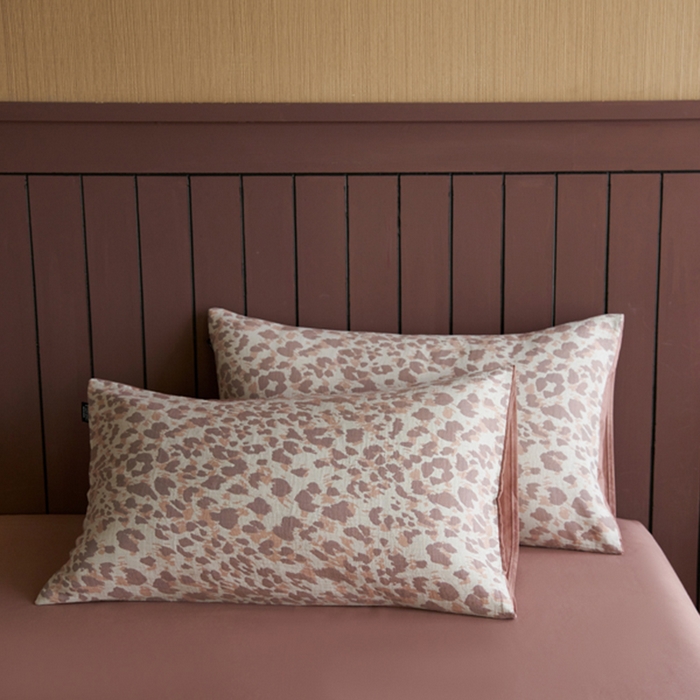 91家纺网 家纺一手货源 找家纺 宜代光年 2025新款彩色色织大提花纱布四件套 弥初-红