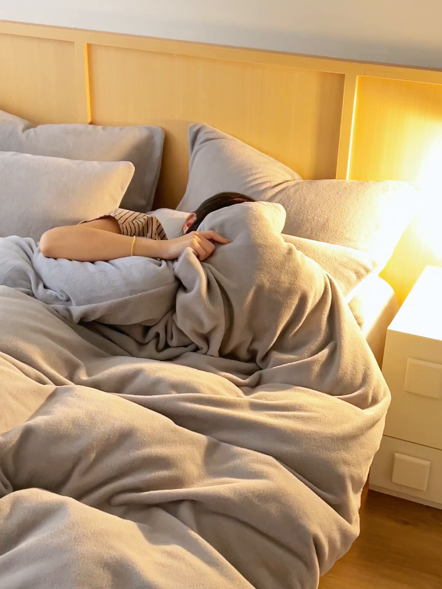 91家纺网 家纺一手货源 找家纺 （总）金鹰 2025新款羊驼绒牛奶绒四件套加厚保暖绒套件被套