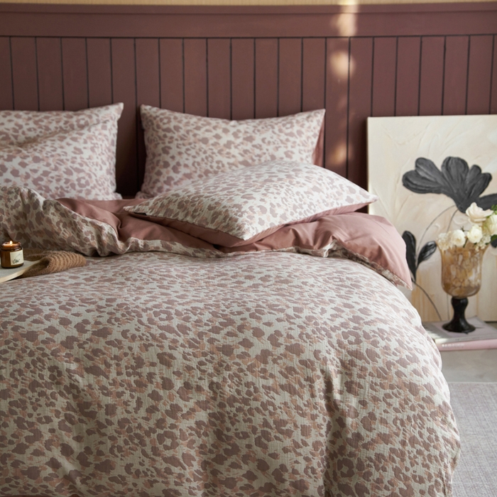 91家纺网 家纺一手货源 找家纺 宜代光年 2025新款彩色色织大提花纱布四件套 弥初-红