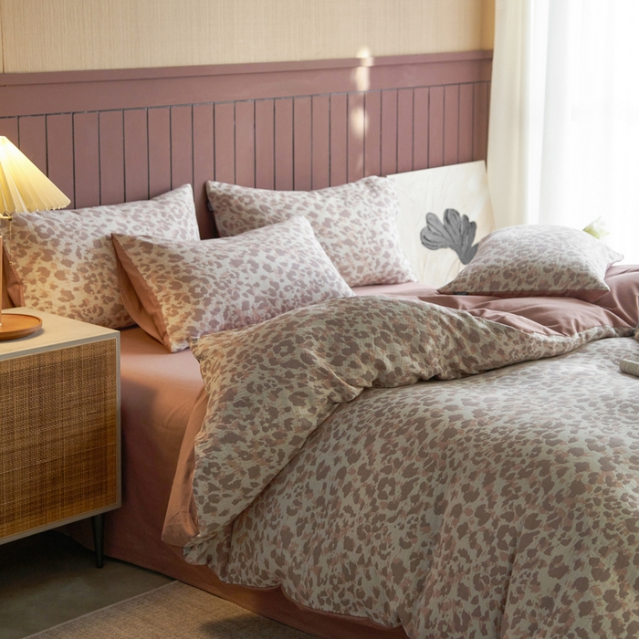 91家纺网 家纺一手货源 找家纺 宜代光年 2025新款彩色色织大提花纱布四件套 弥初-红