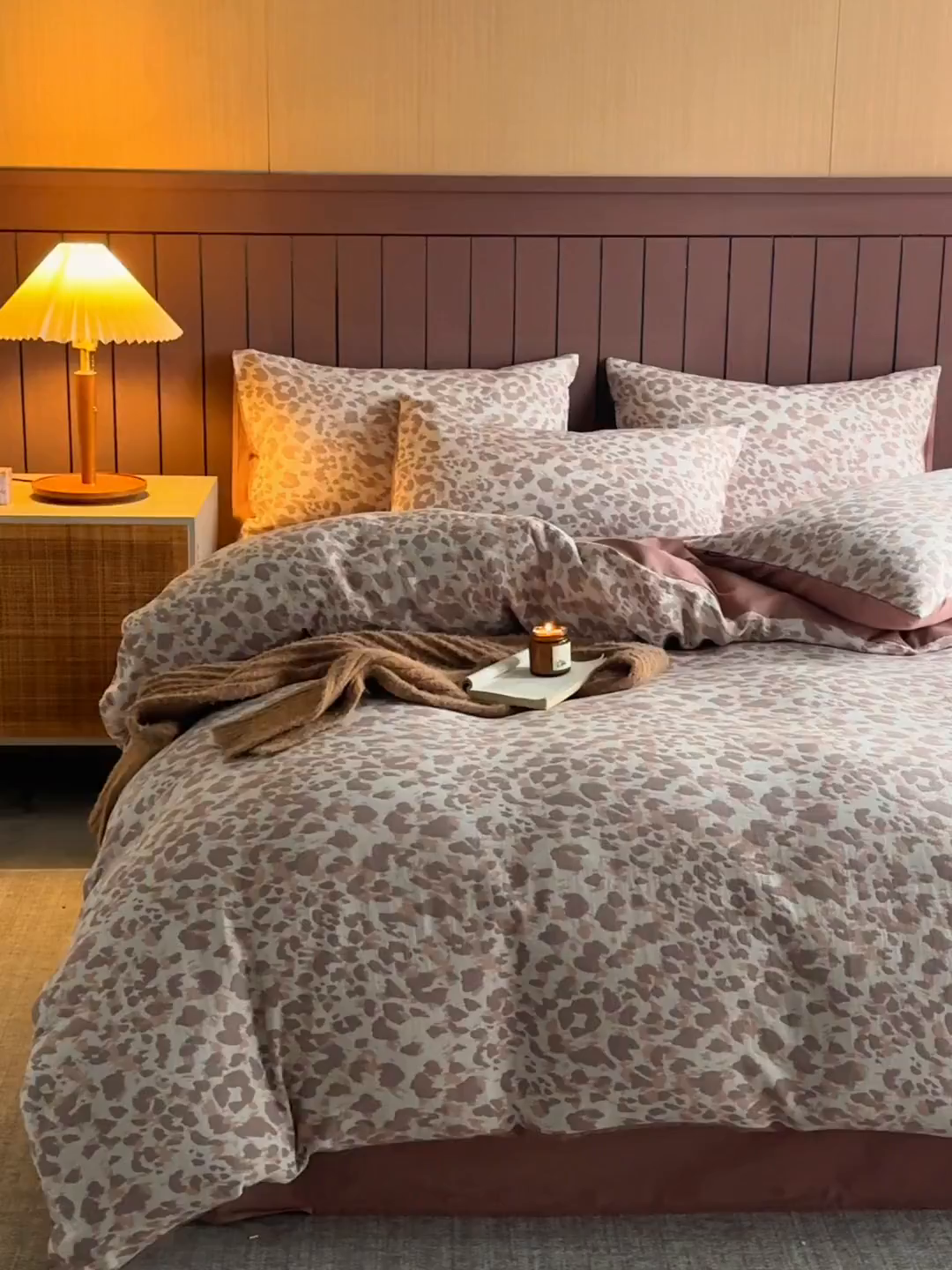 91家纺网 家纺一手货源 找家纺 宜代光年 2025新款彩色色织大提花纱布四件套 弥初-红