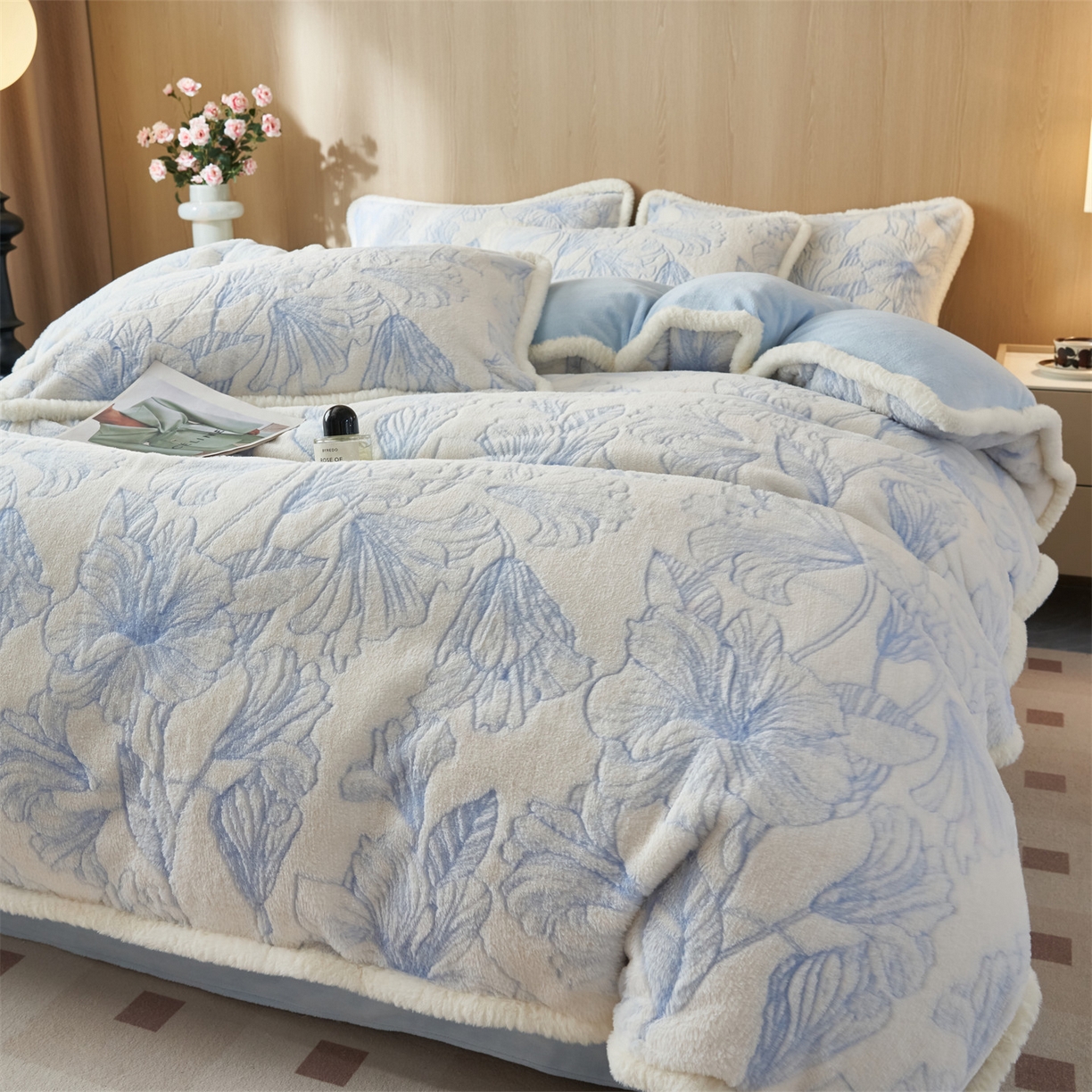 91家纺网 家纺一手货源 找家纺 金鹰 2025新款A类兔毛绒烂花四件套牛奶绒四件套加厚保暖绒套件 恋语蓝