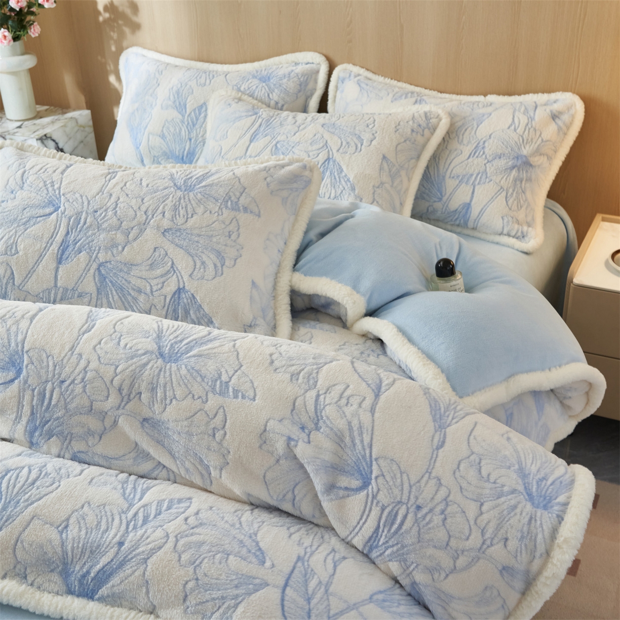91家纺网 家纺一手货源 找家纺 金鹰 2025新款A类兔毛绒烂花四件套牛奶绒四件套加厚保暖绒套件 恋语蓝