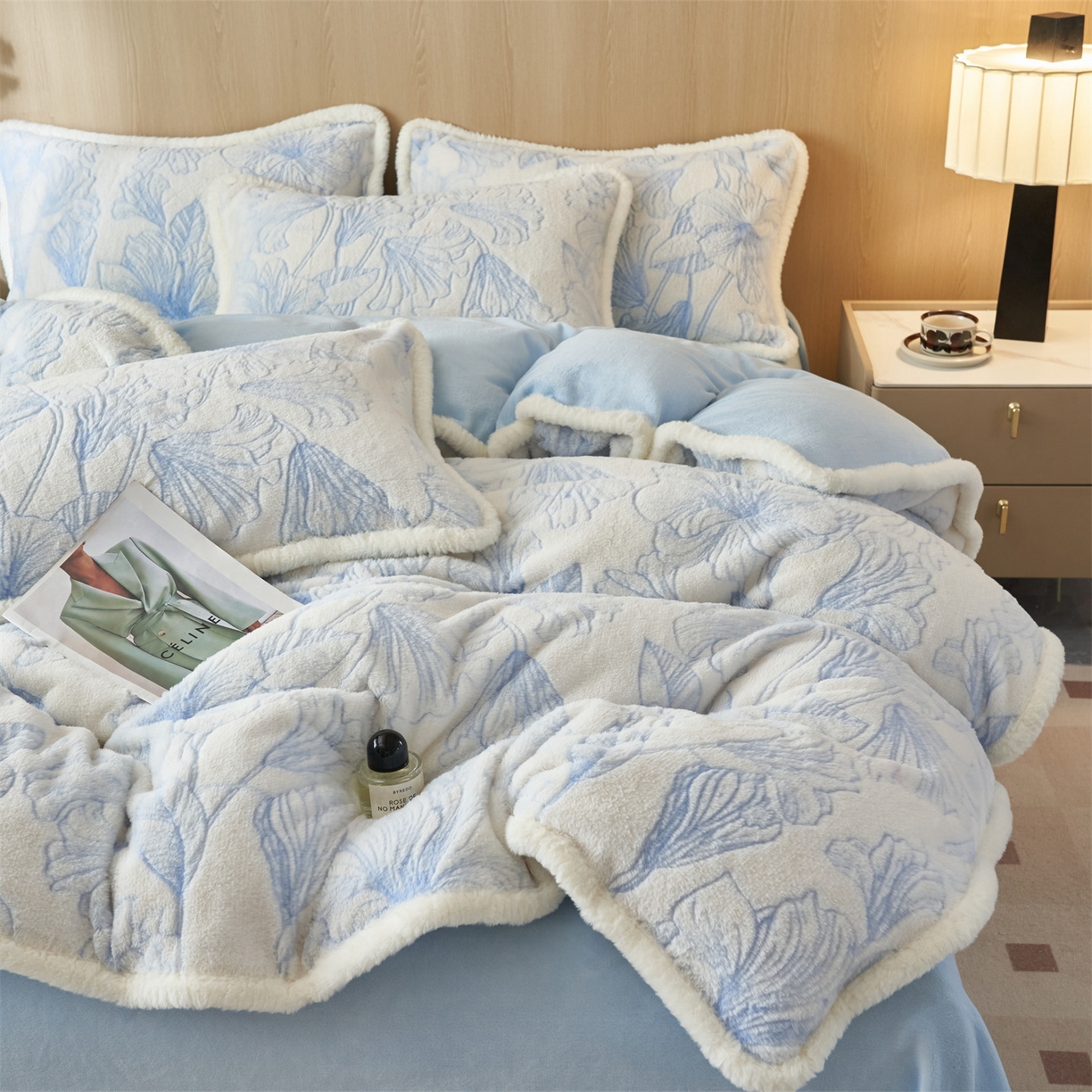 91家纺网 家纺一手货源 找家纺 金鹰 2025新款A类兔毛绒烂花四件套牛奶绒四件套加厚保暖绒套件 恋语蓝