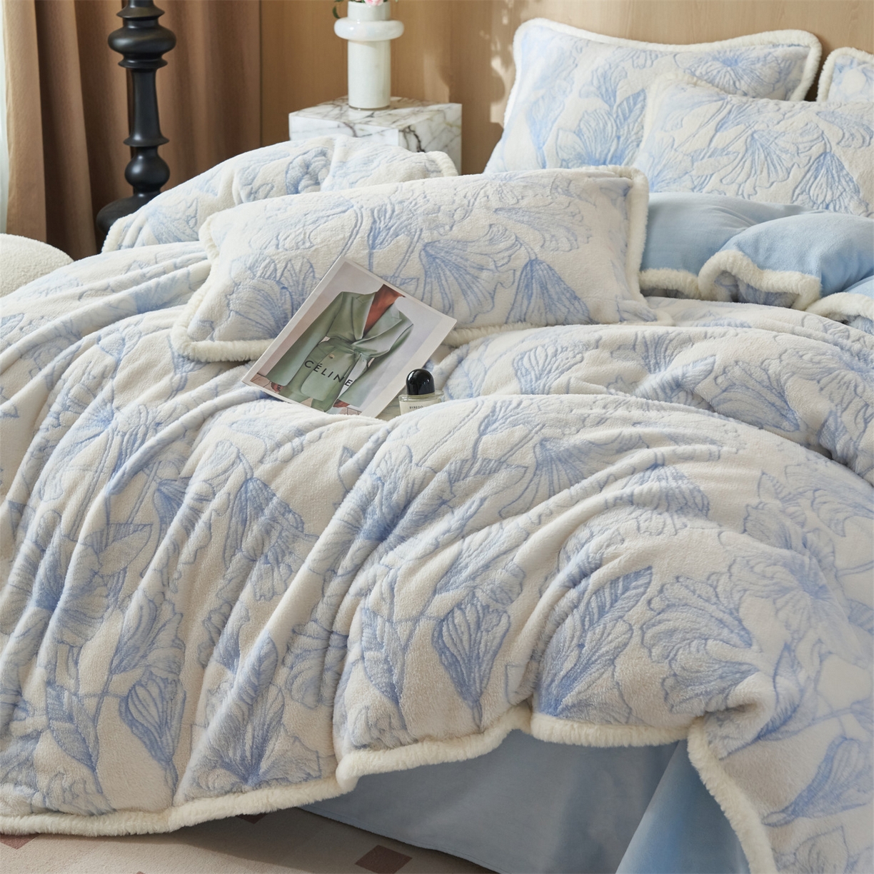 91家纺网 家纺一手货源 找家纺 金鹰 2025新款A类兔毛绒烂花四件套牛奶绒四件套加厚保暖绒套件 恋语蓝