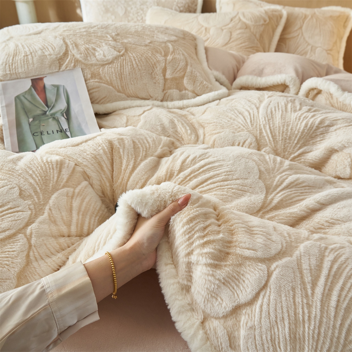 91家纺网 家纺一手货源 找家纺 金鹰 2025新款A类兔毛绒烂花四件套牛奶绒四件套加厚保暖绒套件 普罗旺斯