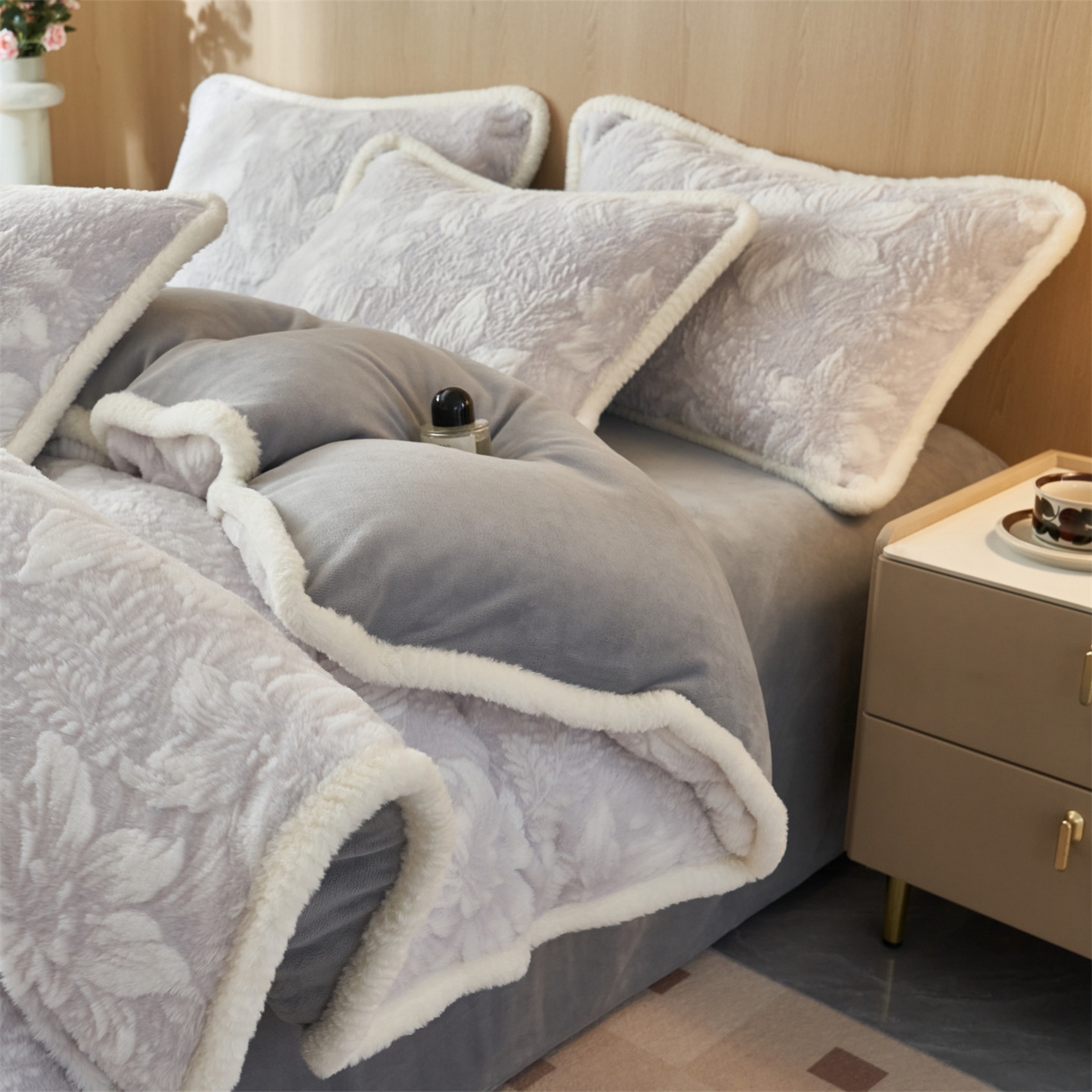 91家纺网 家纺一手货源 找家纺 金鹰 2025新款A类兔毛绒烂花四件套牛奶绒四件套加厚保暖绒套件 蔓生