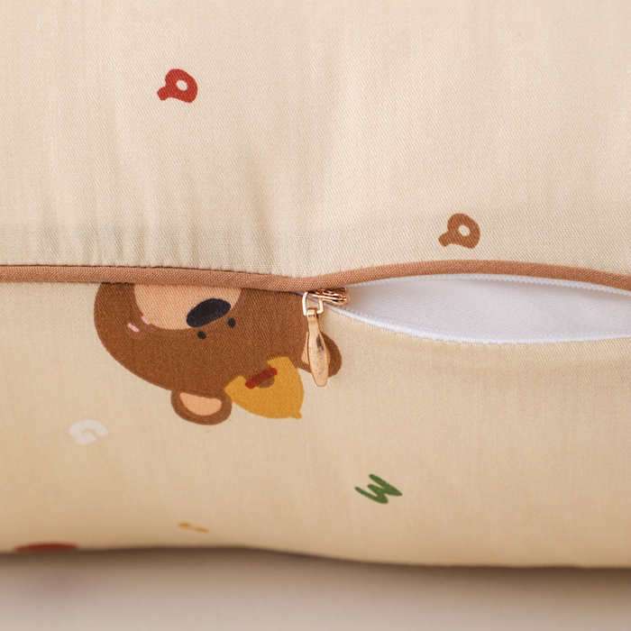 91家纺网 家纺一手货源 找家纺 芯奇想 2025新款伴睡枕小朋友分房推荐全棉豌豆荚长抱枕双人长枕 小熊