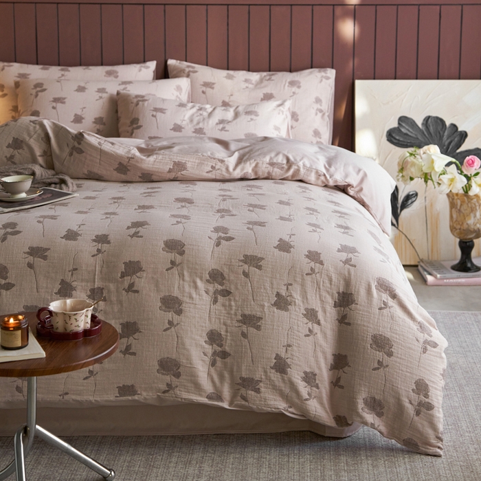 91家纺网 家纺一手货源 找家纺 宜代光年 2025新款彩色色织大提花纱布四件套 绮梦花间