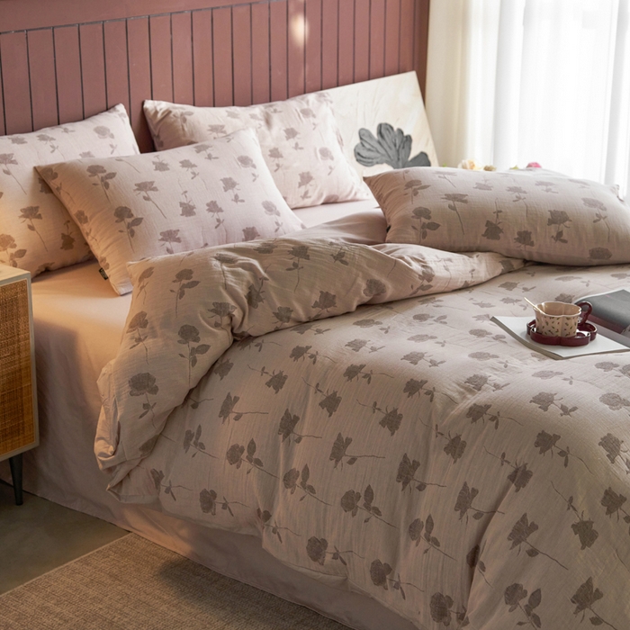 91家纺网 家纺一手货源 找家纺 宜代光年 2025新款彩色色织大提花纱布四件套 绮梦花间